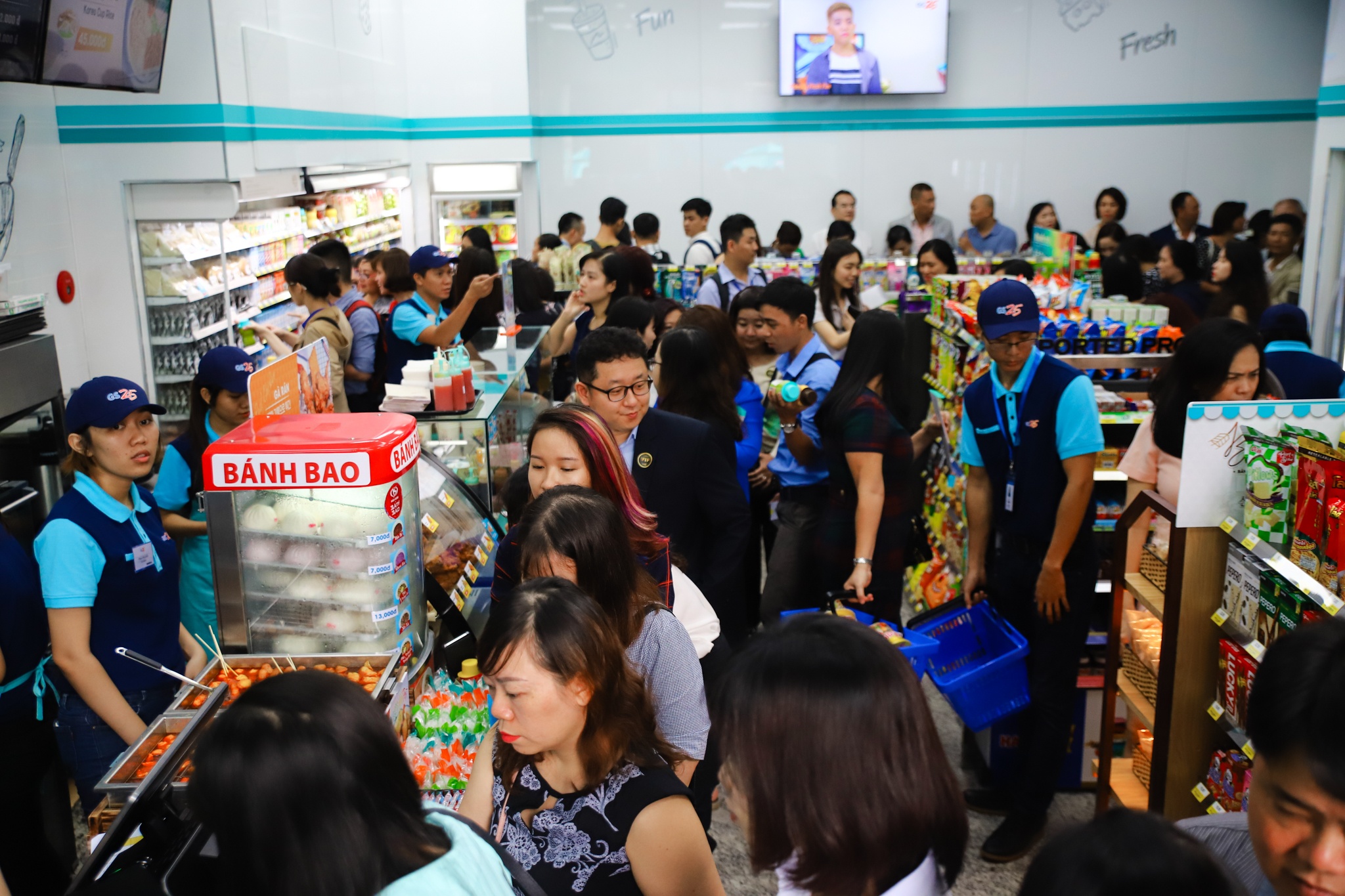 Khai trương cửa hàng tiện lợi Hàn Quốc ảnh 1 Khai truong cua hang tien loi Han Quoc anh 1