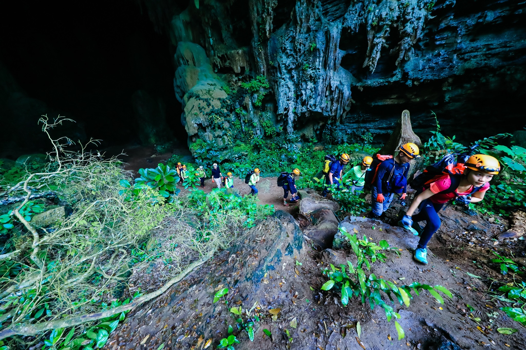 Kham pha hang dong Tu Lan anh 6