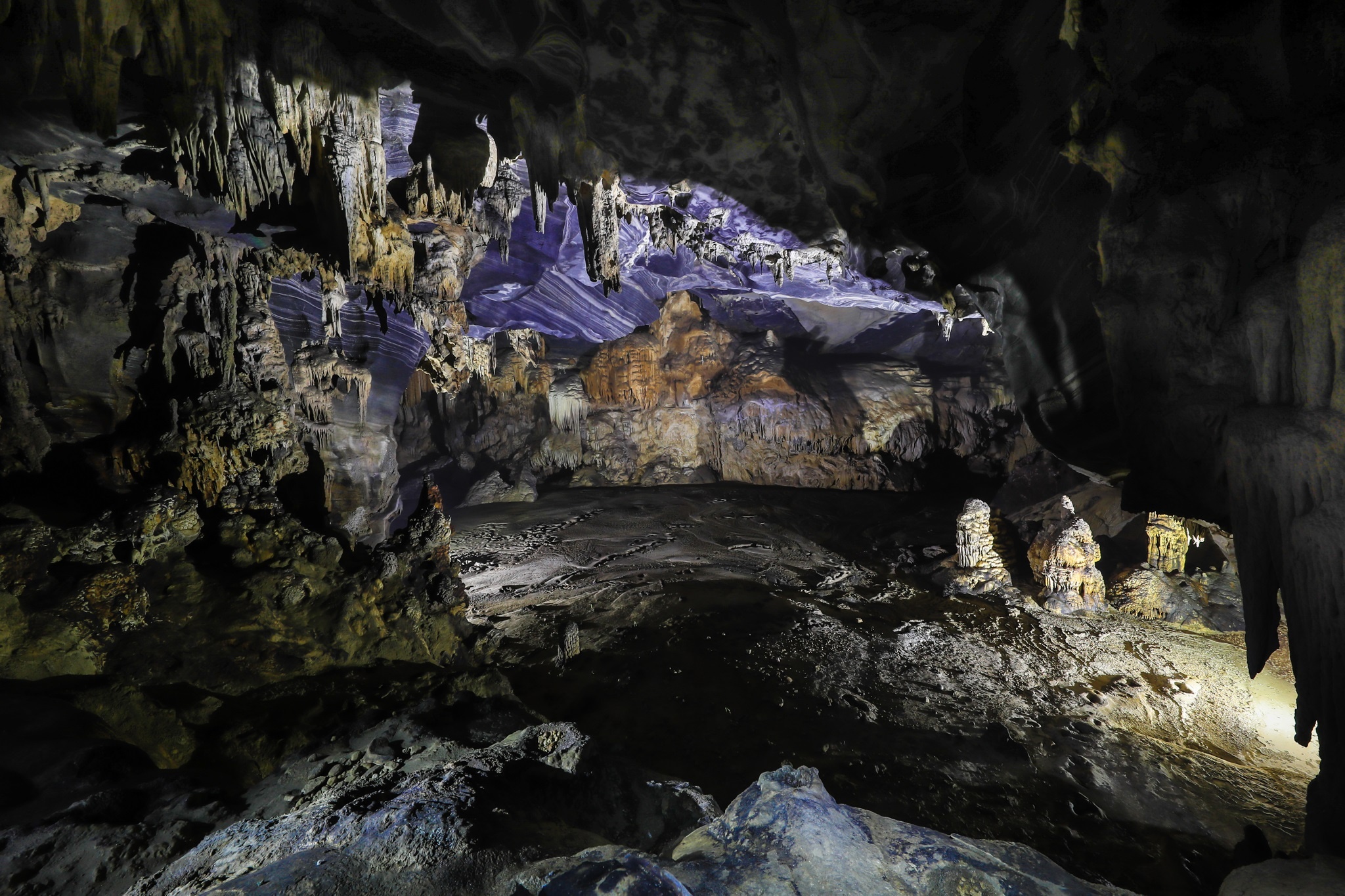 Kham pha hang dong Tu Lan anh 13