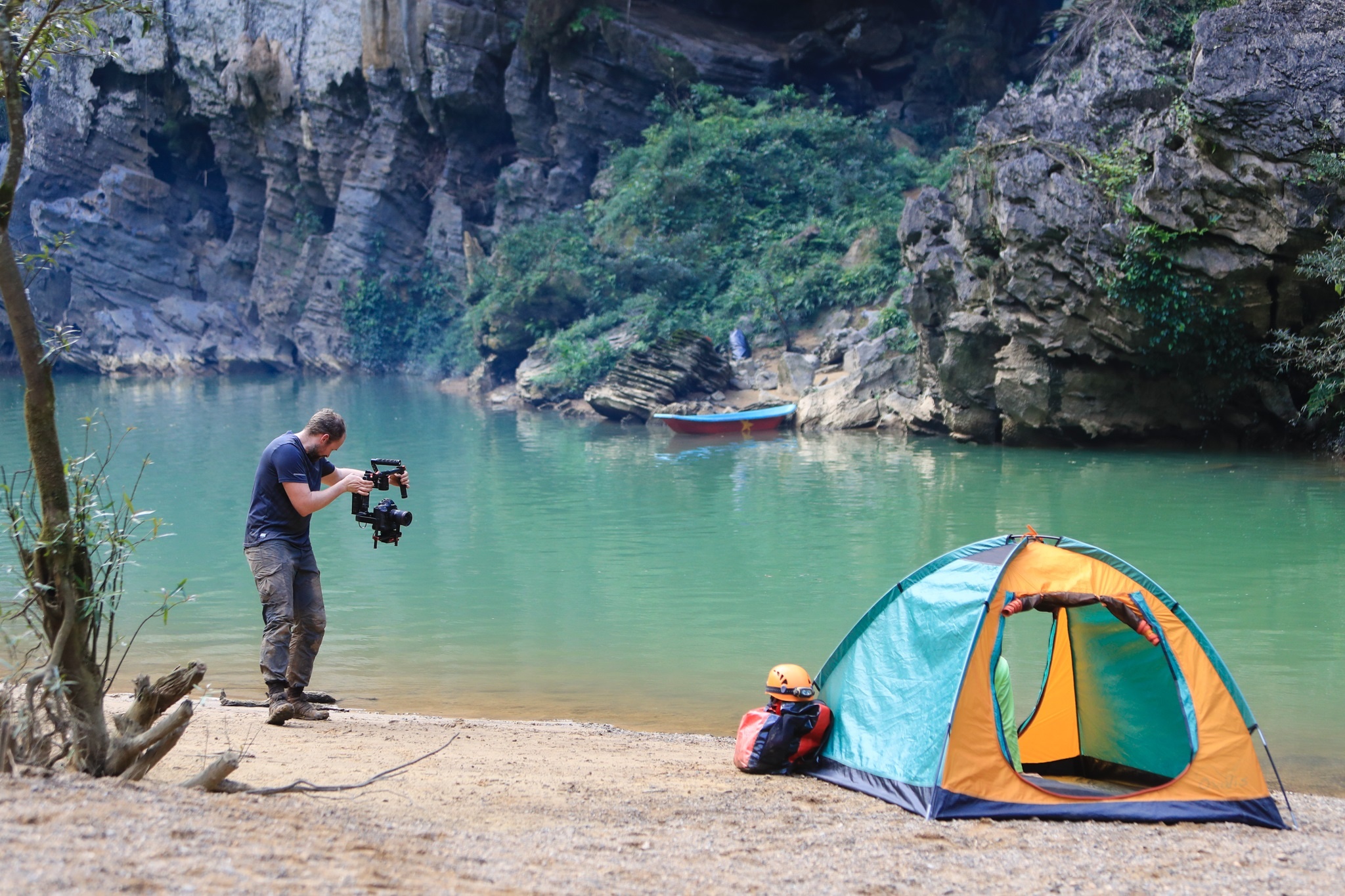 Kham pha hang dong Tu Lan anh 23