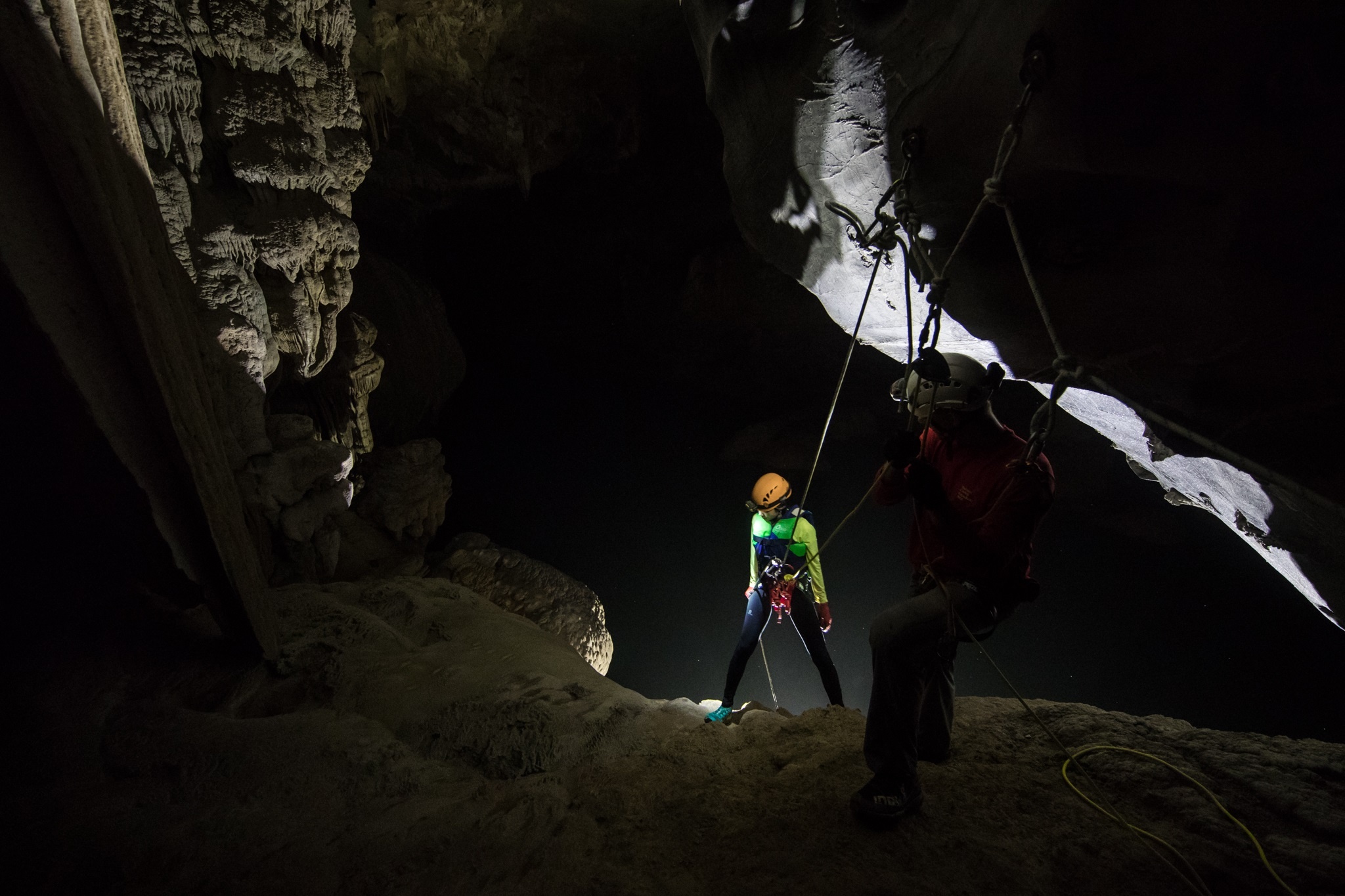 Kham pha hang dong Tu Lan anh 37