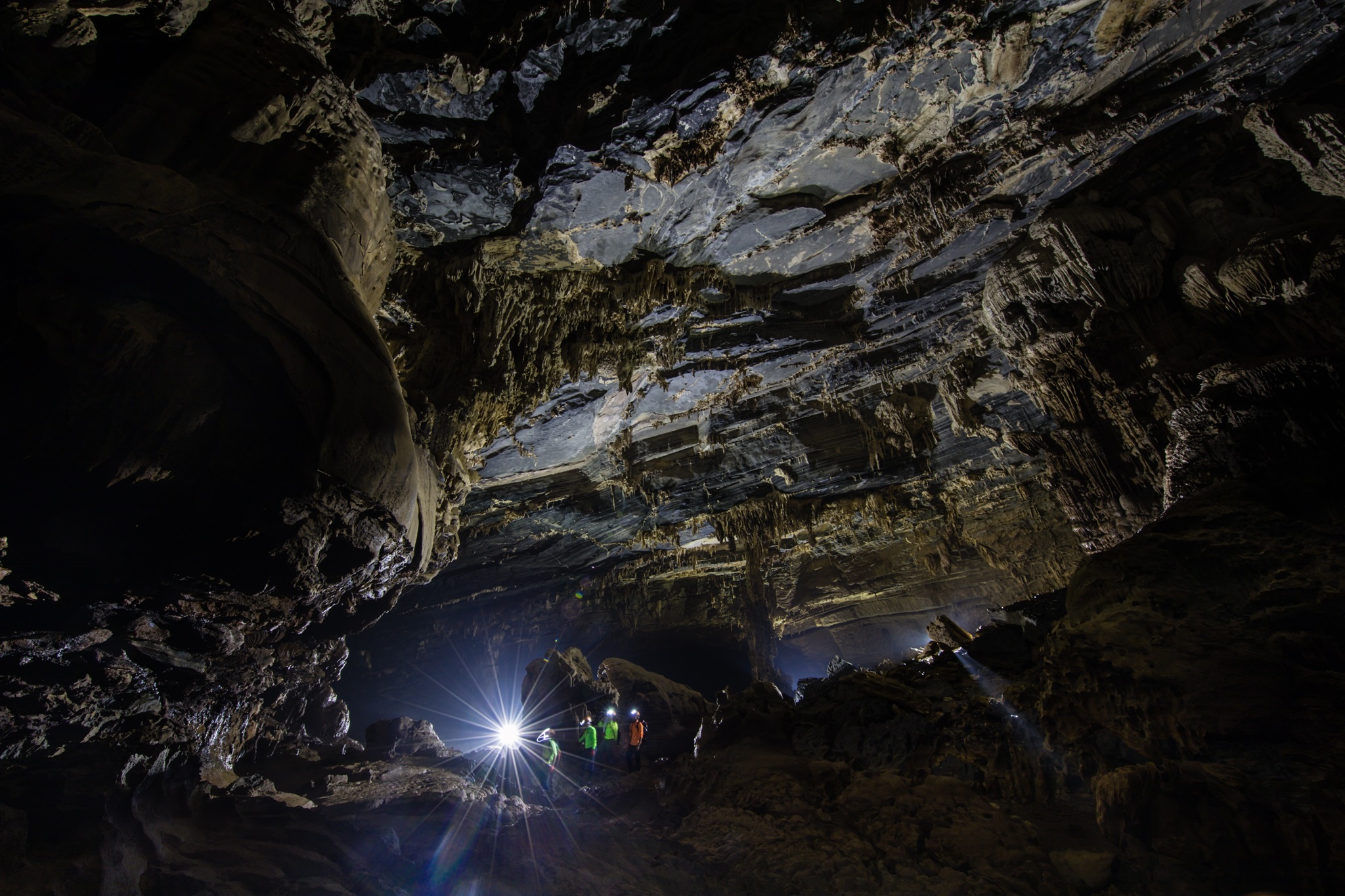 Kham pha hang dong Tu Lan anh 12