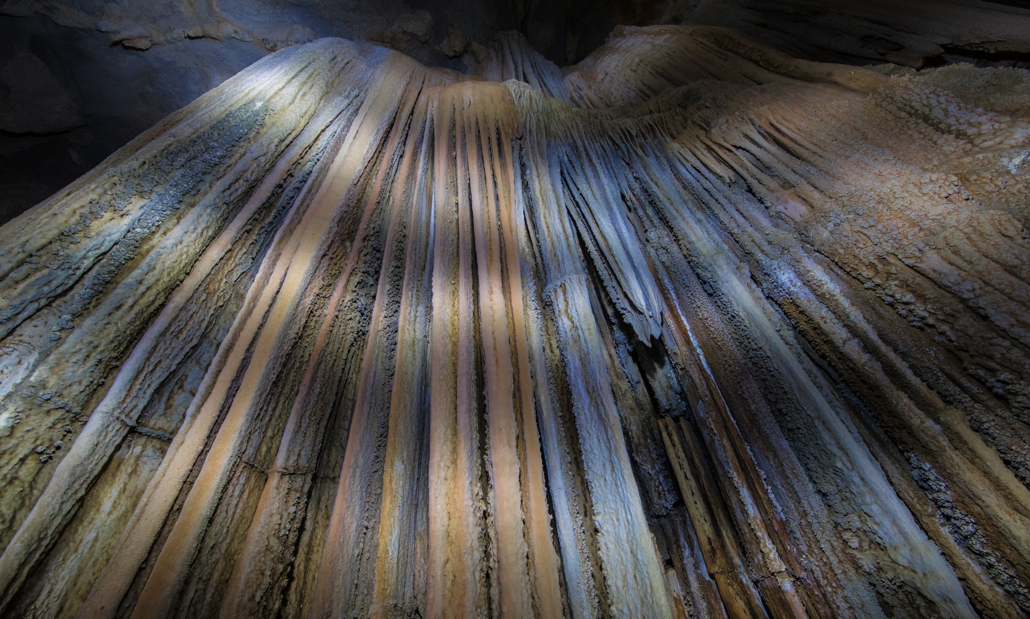 Kham pha hang dong Tu Lan anh 29