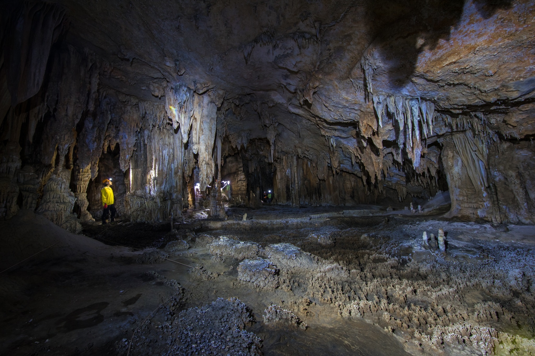 Kham pha hang dong Tu Lan anh 30