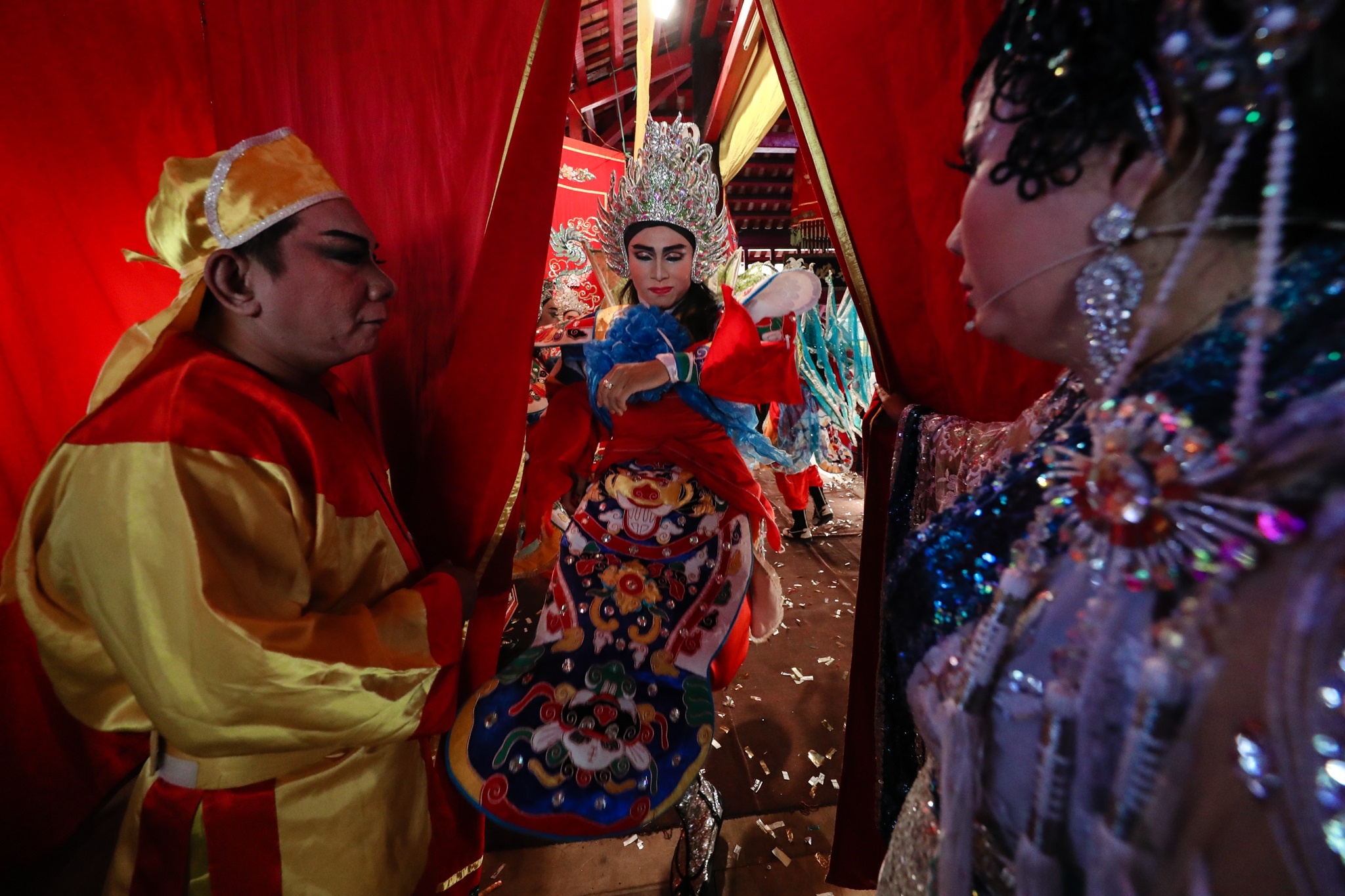 Nguoi dan do ve Lang Ong ba Chieu xem tuong co Ngoc Ky Lan anh 15