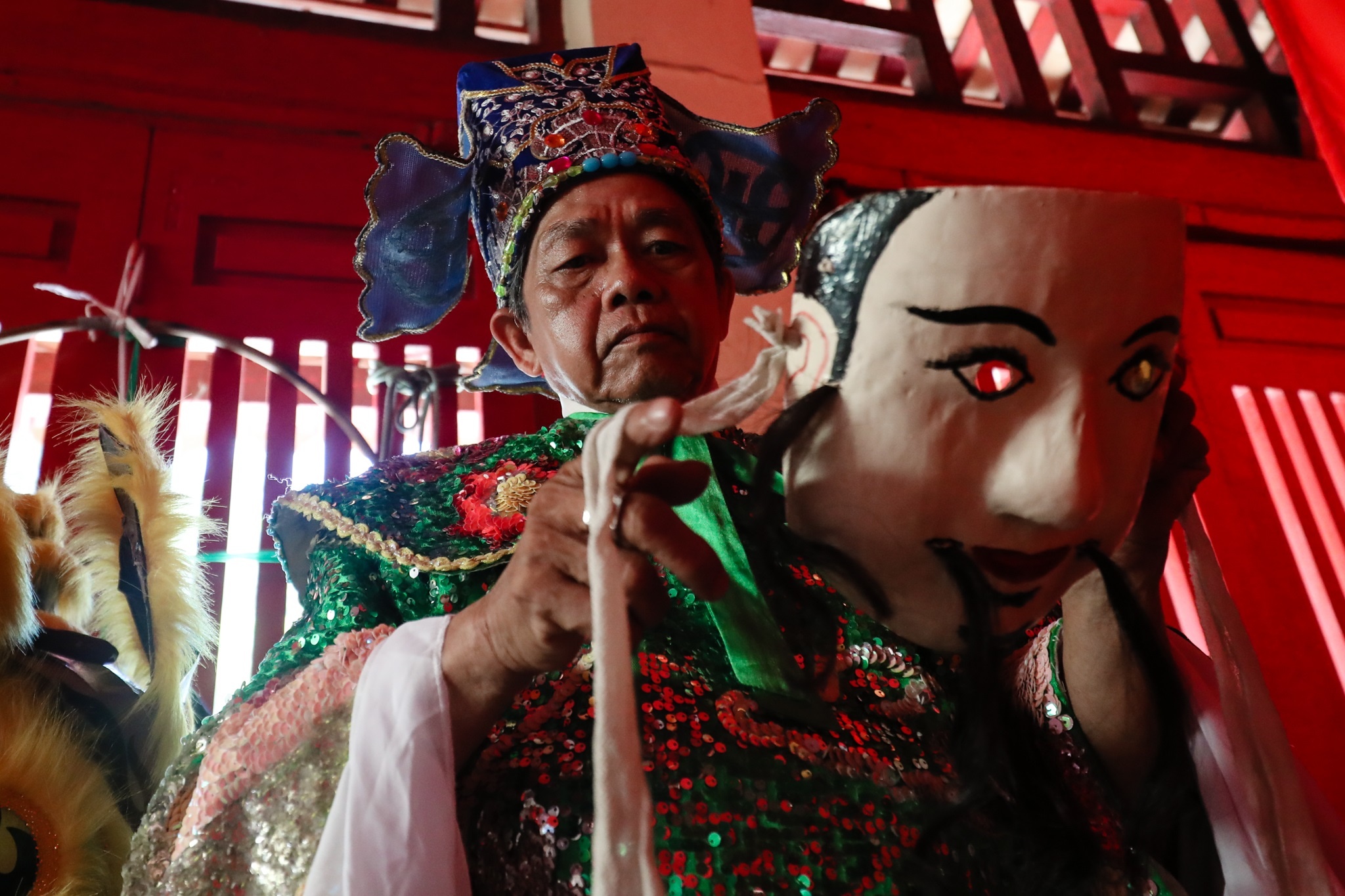 Nguoi dan do ve Lang Ong ba Chieu xem tuong co Ngoc Ky Lan anh 16