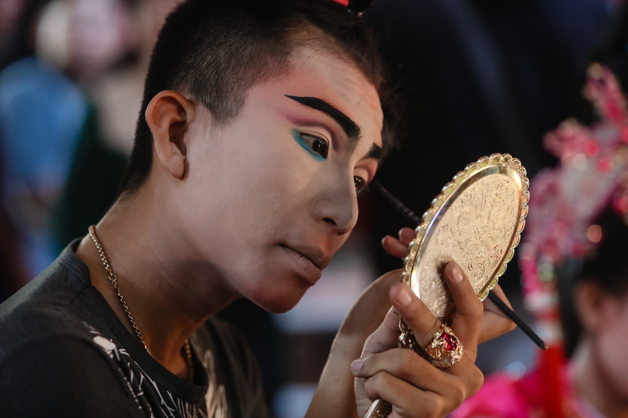 Nguoi dan do ve Lang Ong ba Chieu xem tuong co Ngoc Ky Lan anh 4