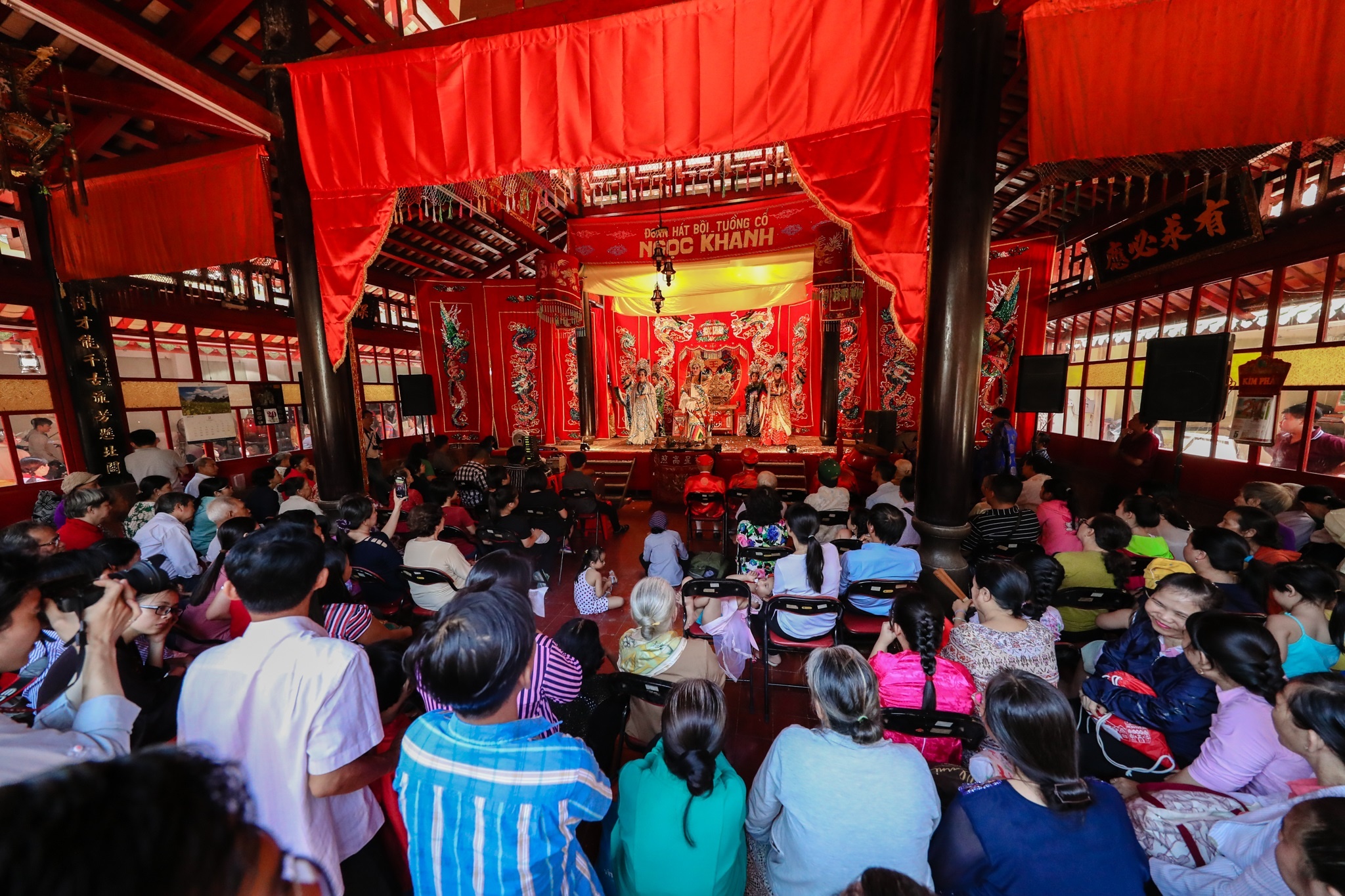 Nguoi dan do ve Lang Ong ba Chieu xem tuong co Ngoc Ky Lan anh 7