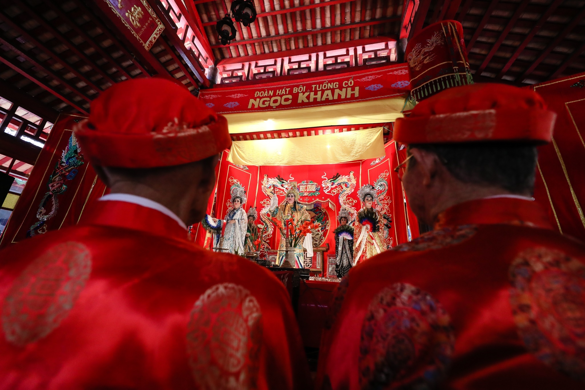 Nguoi dan do ve Lang Ong ba Chieu xem tuong co Ngoc Ky Lan anh 8