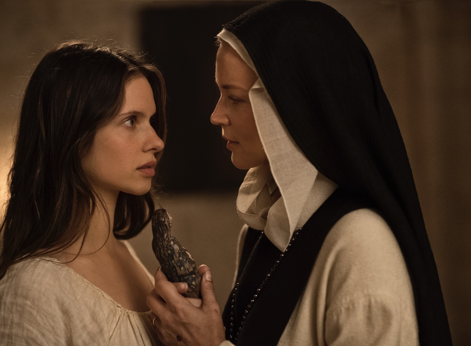 ‘Benedetta’ - cau chuyen gay tranh cai ve nu tu dong tinh hinh anh