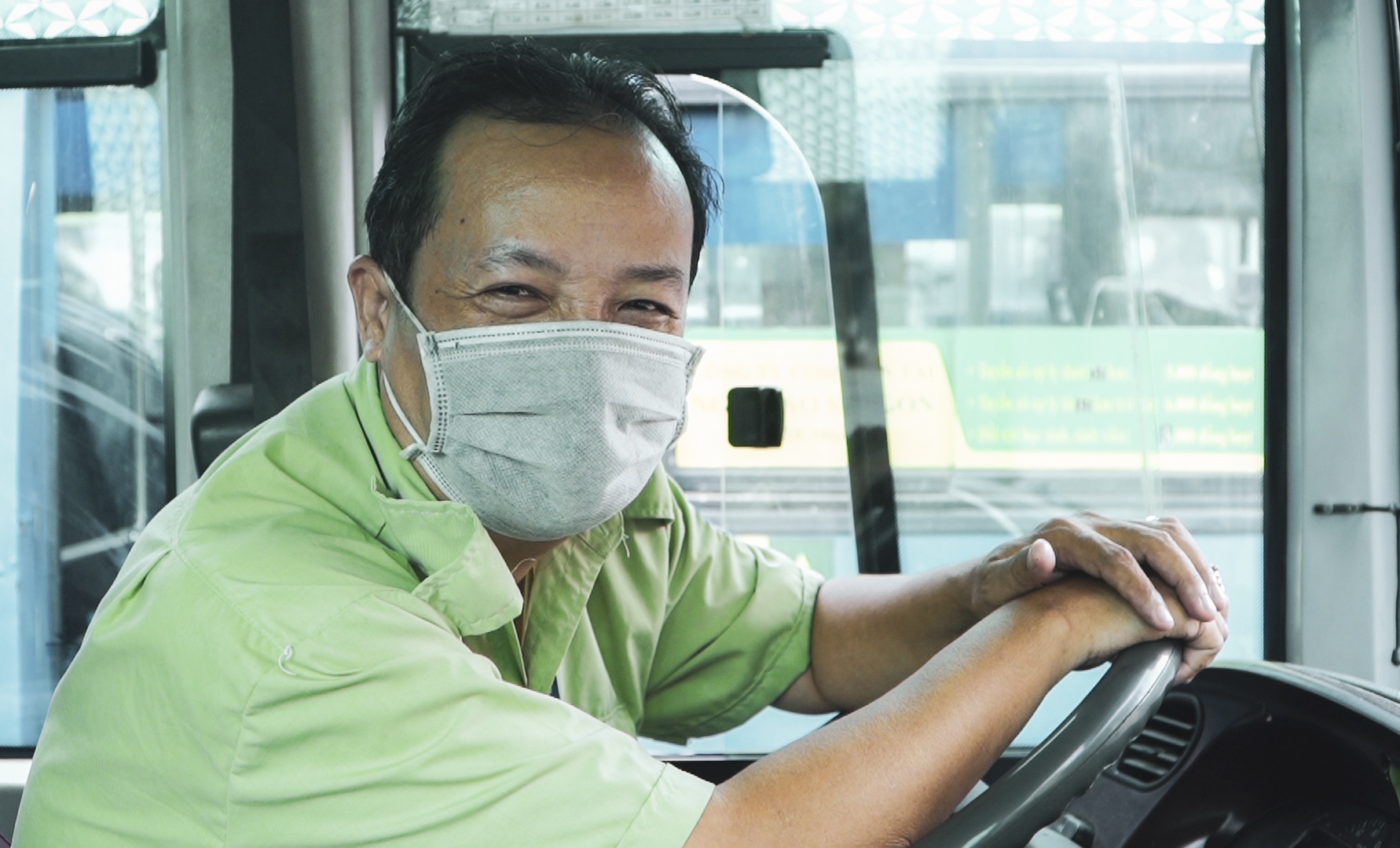 Xe buyt TP.HCM tro lai: 'Vui la co viec lam, buon la chua co khach' hinh anh