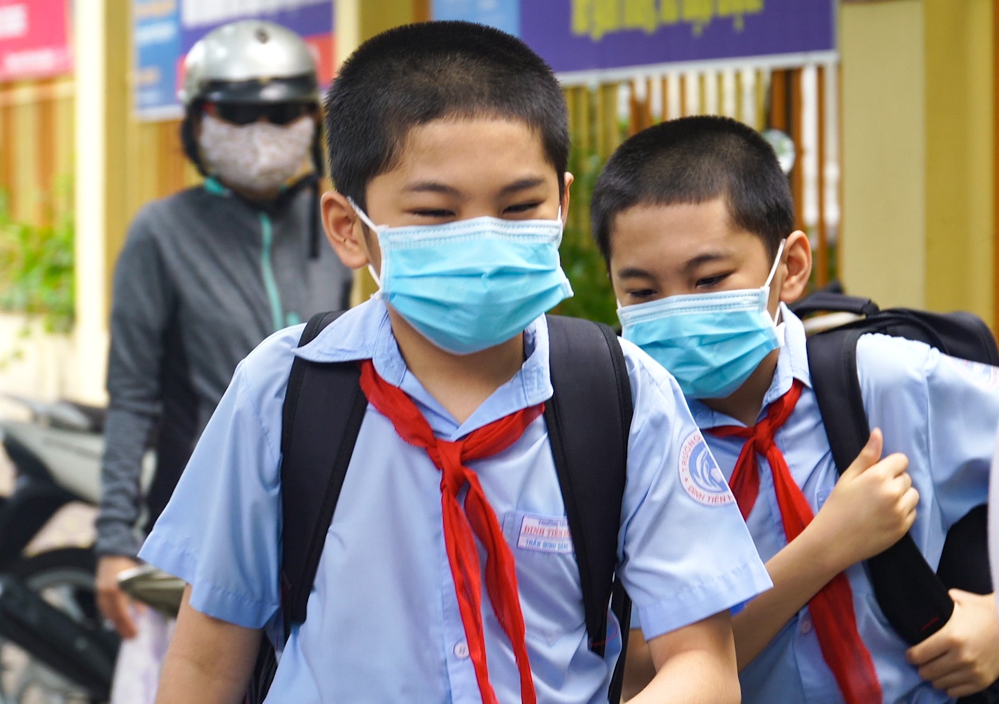 Hoc sinh cap 1 o TP.HCM di hoc tro lai hinh anh