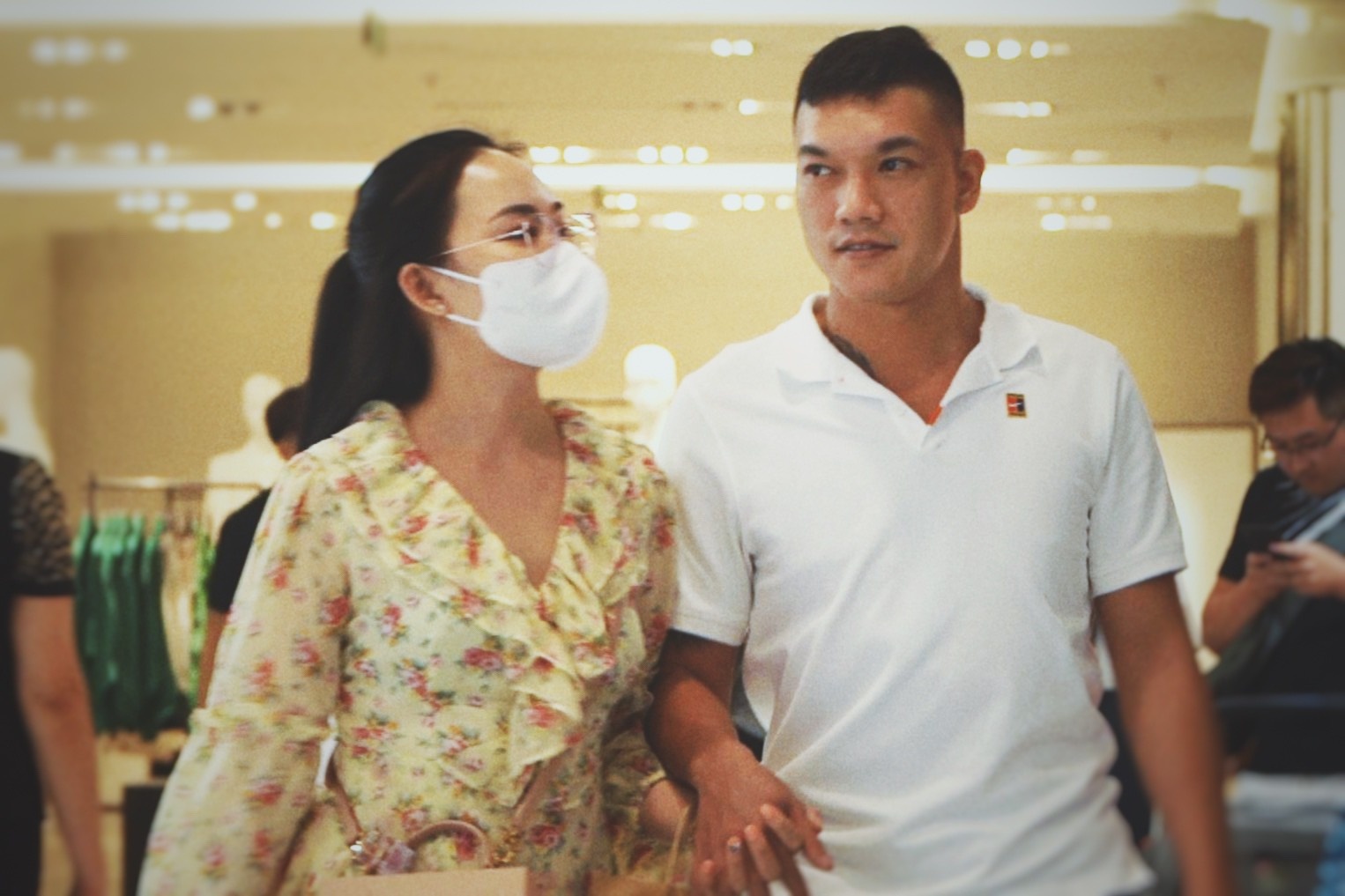 Trung tam thuong mai, pho phuong tai TP.HCM dong duc dip cuoi tuan hinh anh