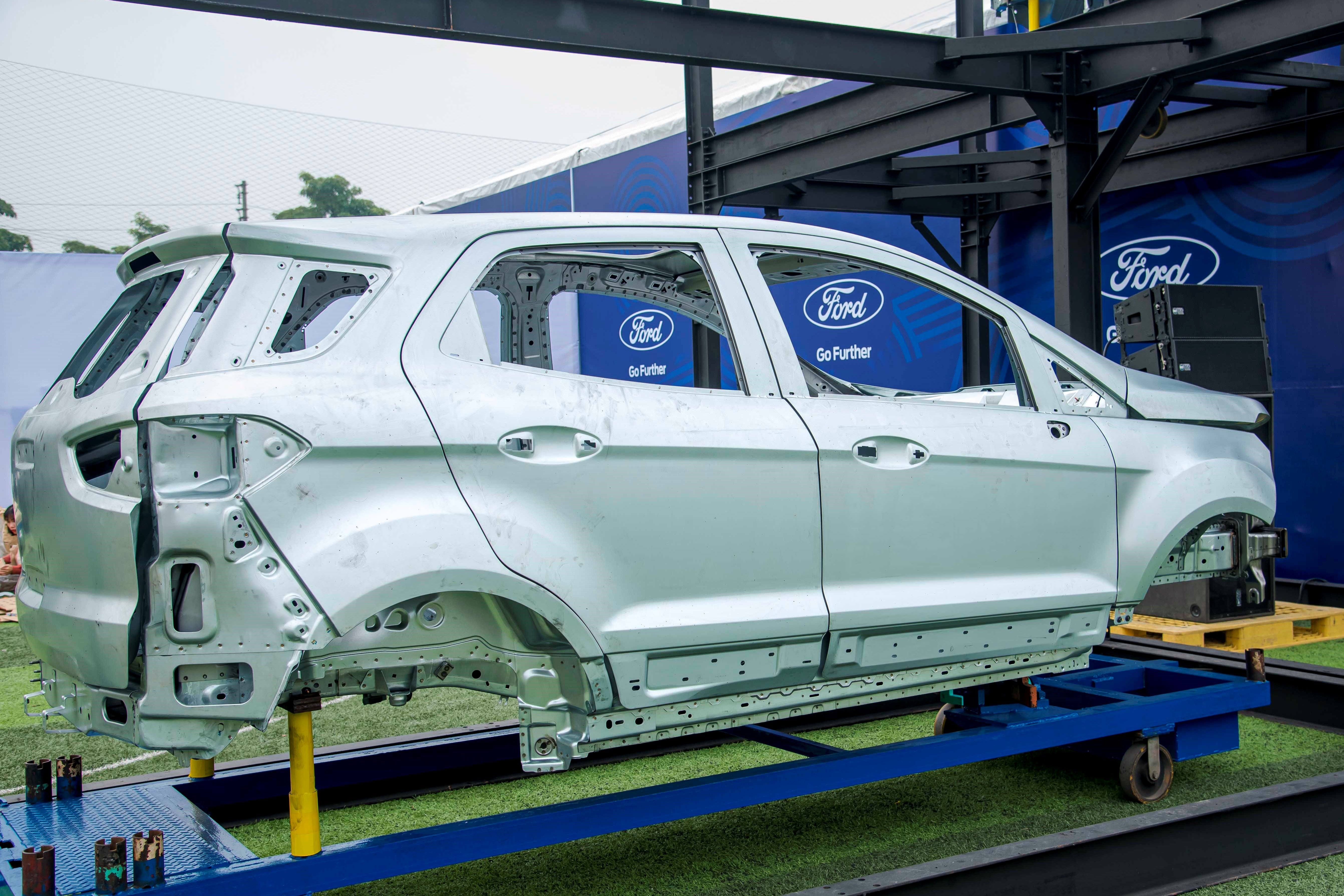 Nha may Ford tai VN tam dung hoat dong tu 26/3 hinh anh