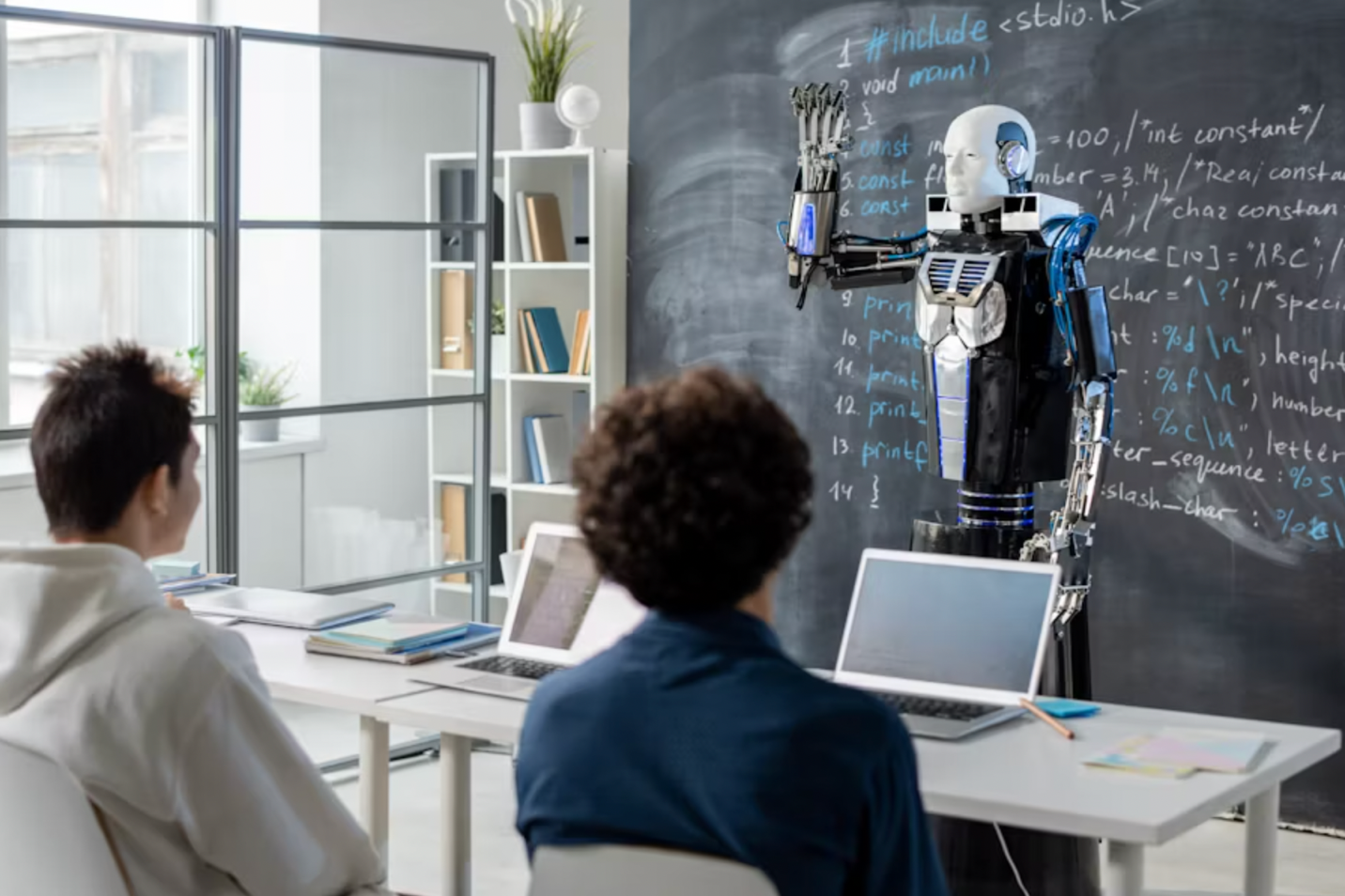 UEF ảnh 1 UEF anh 1