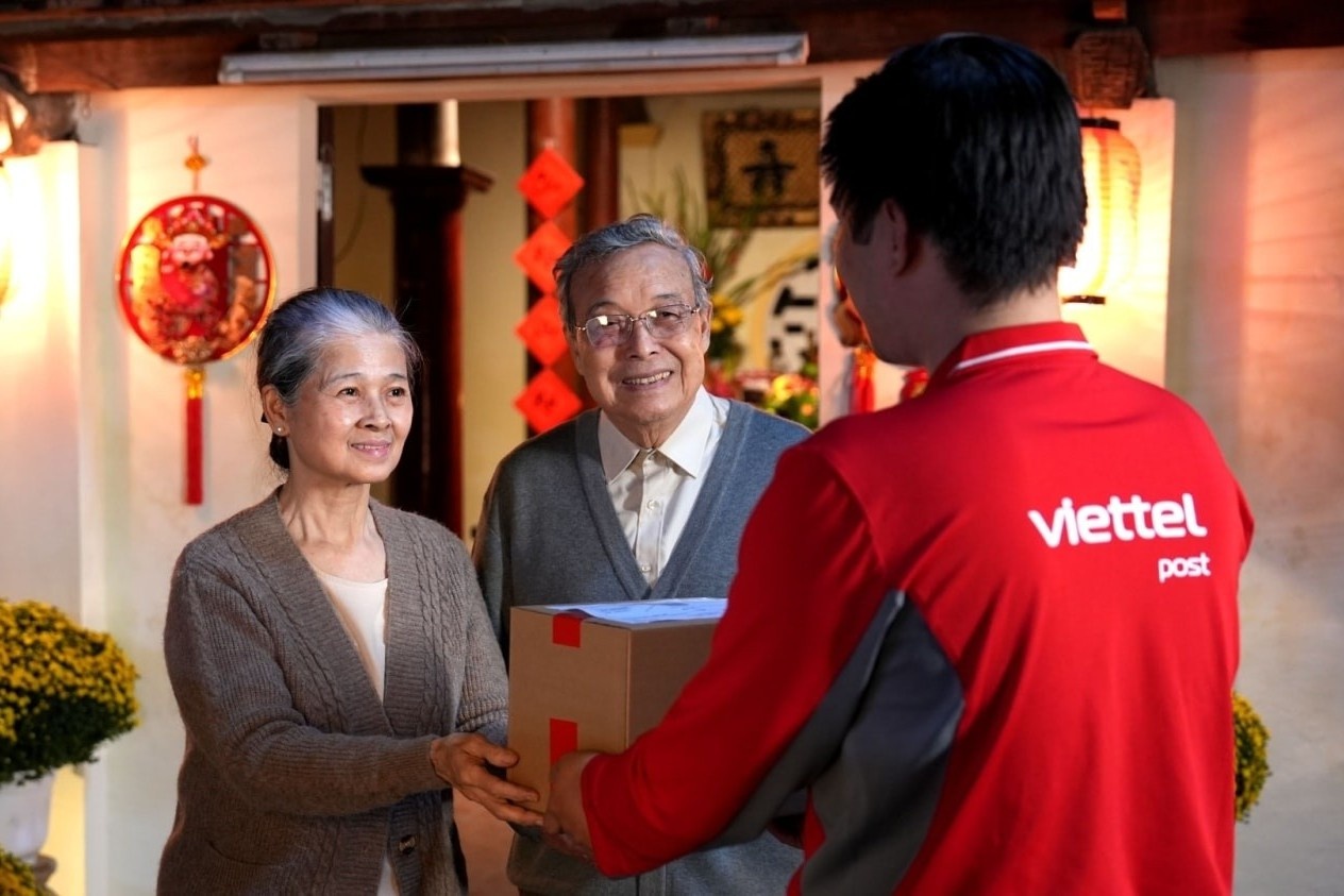 Ong bo bat ngo truoc cau hoi cua con gai trong phim Tet cua Viettel hinh anh