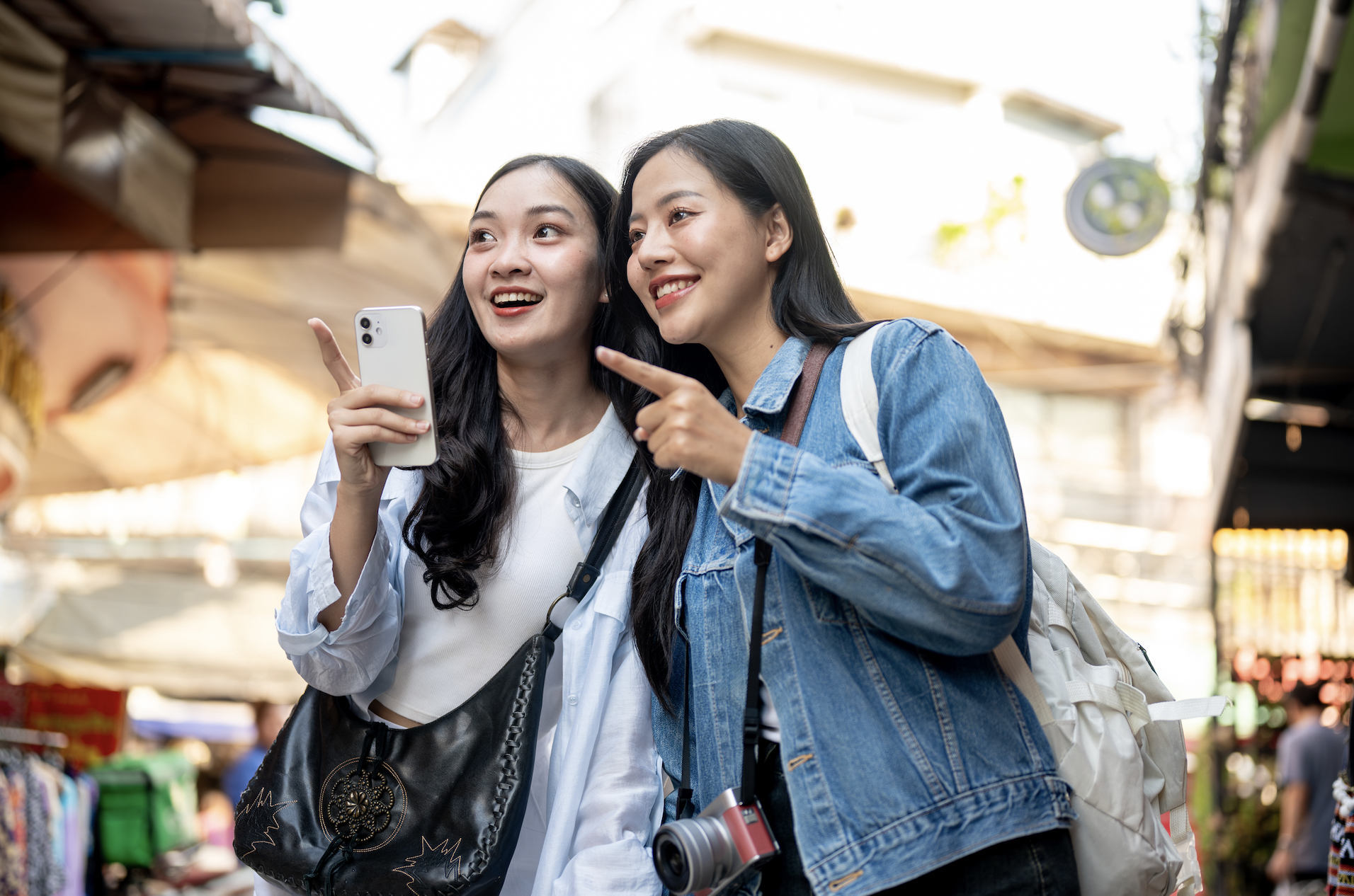 Nguoi tre hao hung chuan bi du lich khi sap duoc nghi le 30/4 dai ngay hinh anh