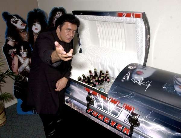 Khi sao dong quang cao cho... WC, quan tai hinh anh