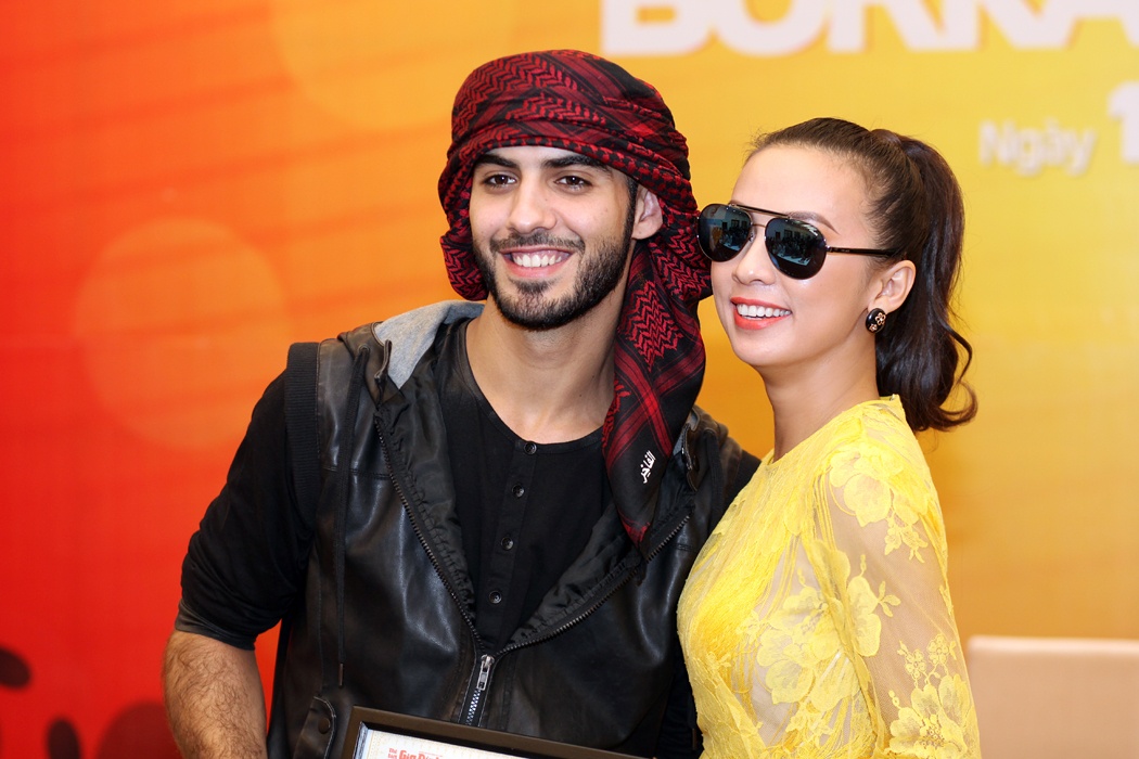 MC Huyen Ny: 'Khong ngac nhien truoc cach cu xu cua Omar' hinh anh