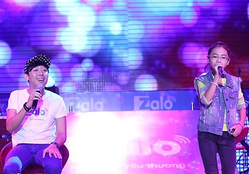 Clip Phuong My Chi – Tran Thanh hat 'Thua mot nguoi dung' hinh anh