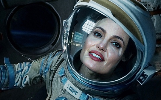 Angelina Jolie tu choi lam phi hanh gia trong 'Gravity' hinh anh