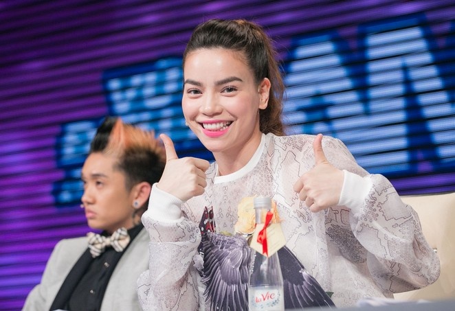 Ho Ngoc Ha nhi nhanh tren ghe nong hinh anh