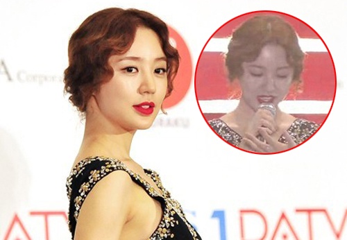 Yoon Eun Hye viet loi cam on nhan giai len ban tay hinh anh