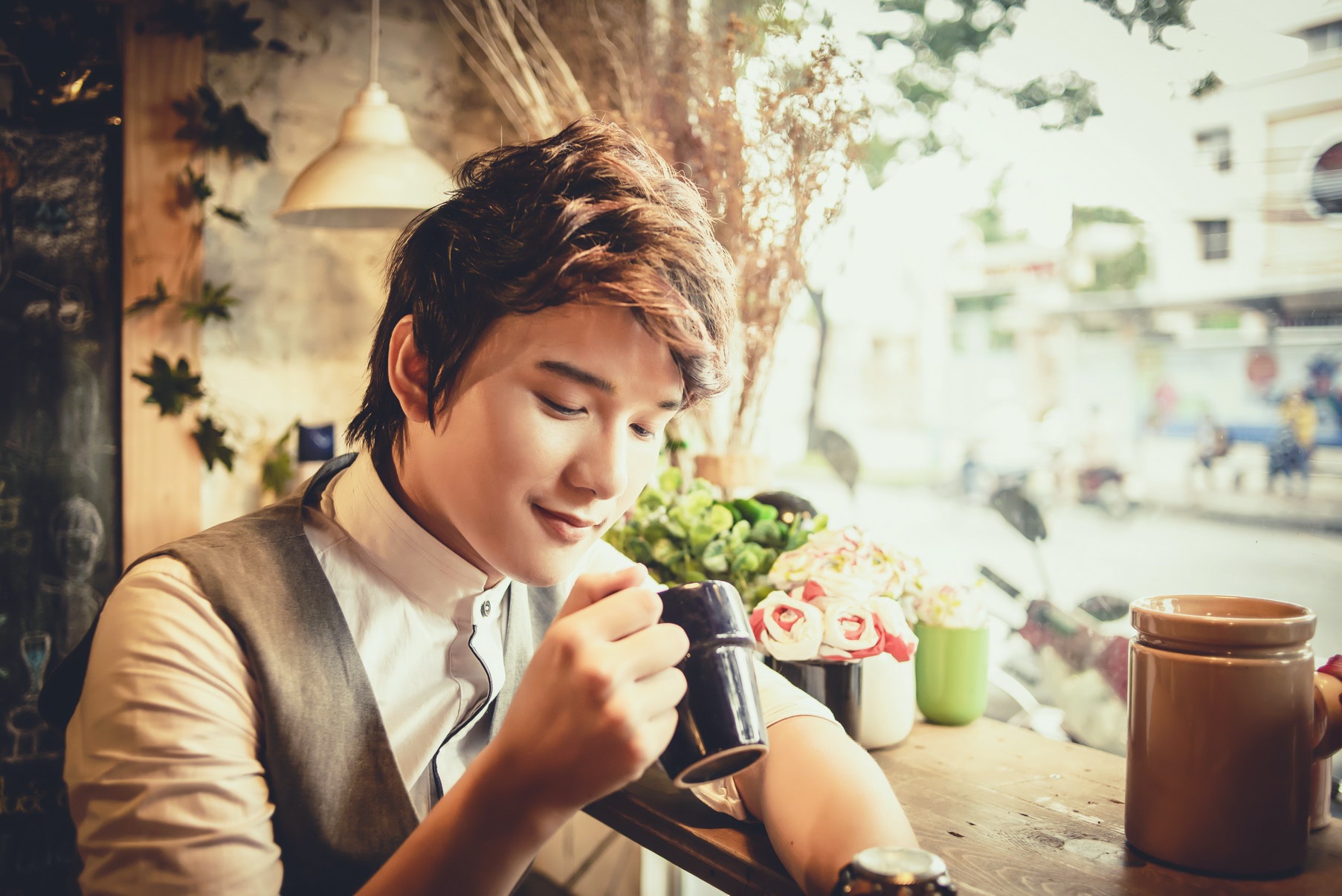 Hot boy VN Idol giong Kim Bum, hat tieng Han cuc chuan hinh anh
