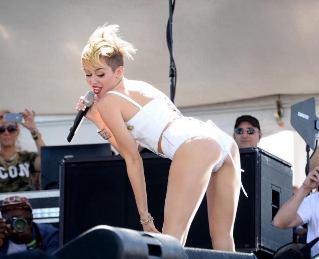 Dieu nhay ngoay mong cua Miley Cyrus bi cam cua o truong hoc hinh anh