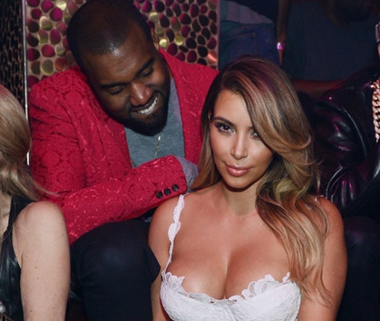 Kanye West say sua ngam nguc Kim Kardashian hinh anh