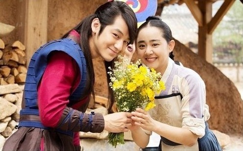 Khoanh khac dep cua Kim Bum - Moon Geun Young tren man anh hinh anh