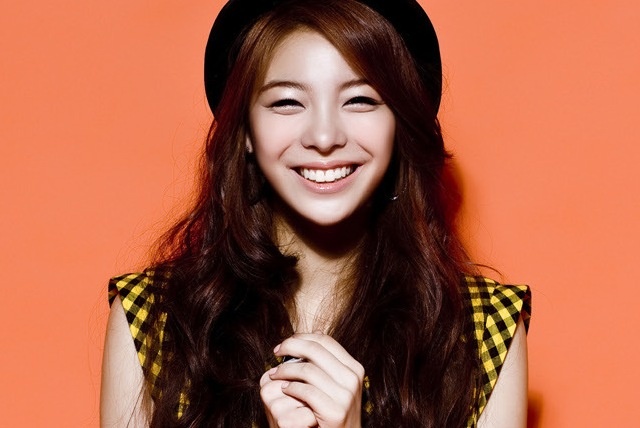 Vi sao fan khong 'cach mat' Ailee du lo anh nong? hinh anh