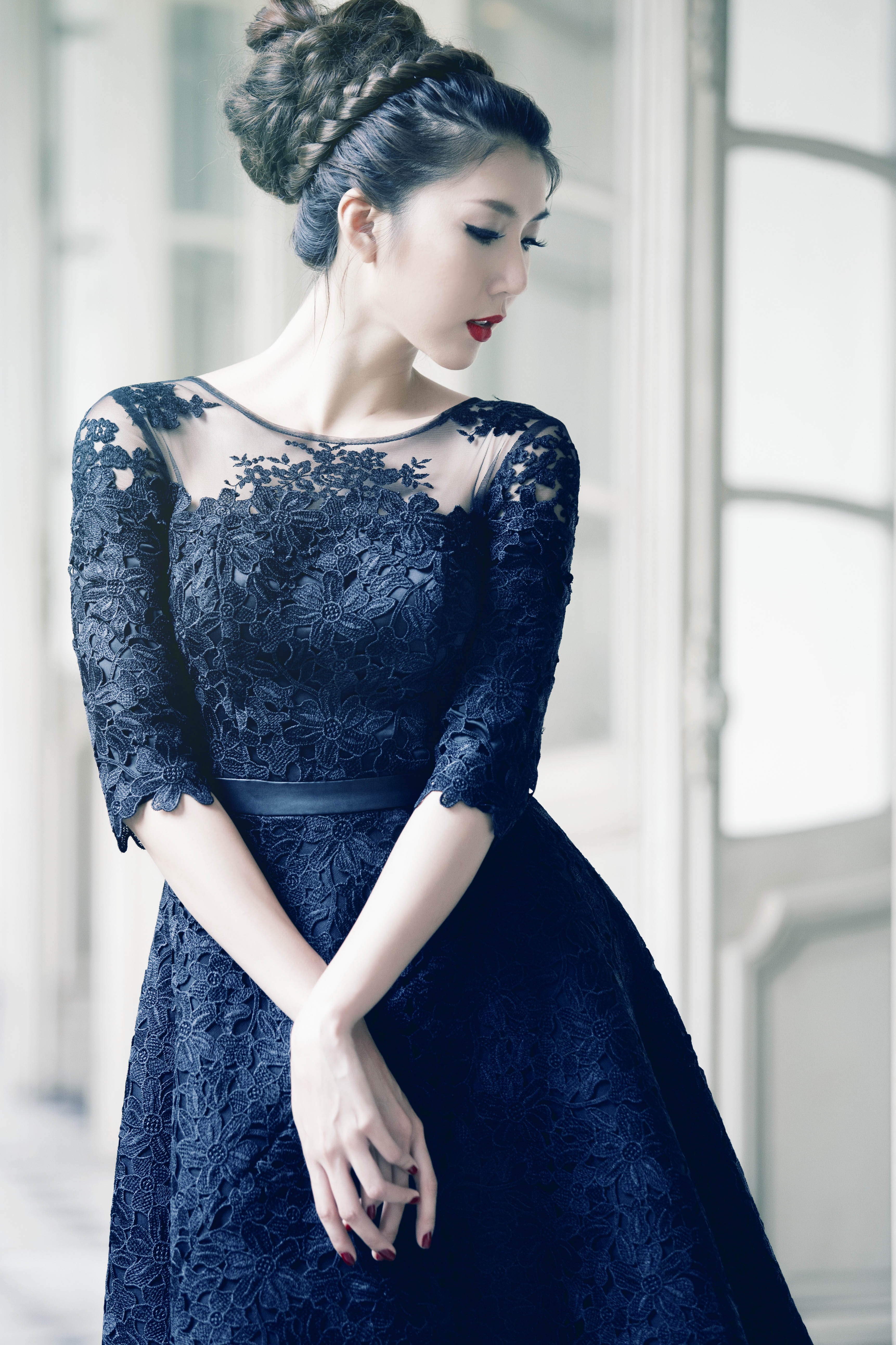 Ngoc Quyen tuoi tre va nu tinh truoc ngay len xe hoa hinh anh