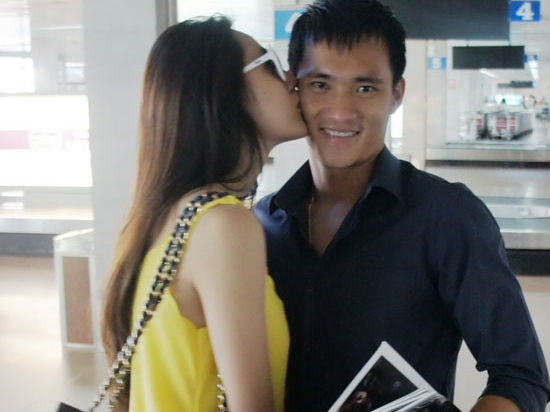 5 nu hon lang man nhat cua Thuy Tien - Cong Vinh hinh anh