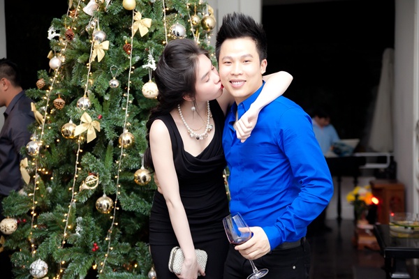 Ngoc Trinh cong khai hon ma Khac Tiep hinh anh