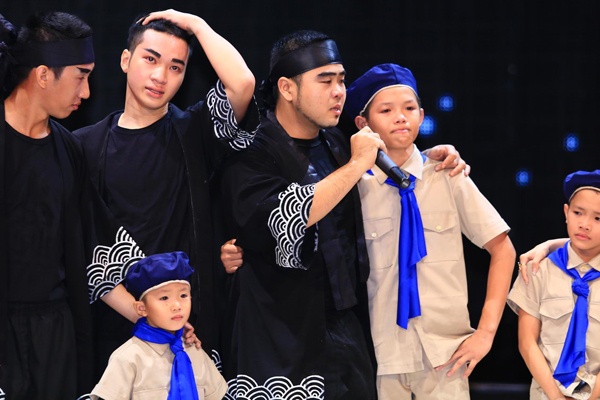 Ba thien than chia tay ‘Got To Dance’ trong nuoc mat hinh anh