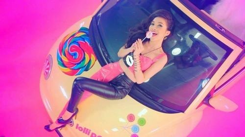 Hien Thuc hat mien phi cho tre em dip Giang sinh hinh anh