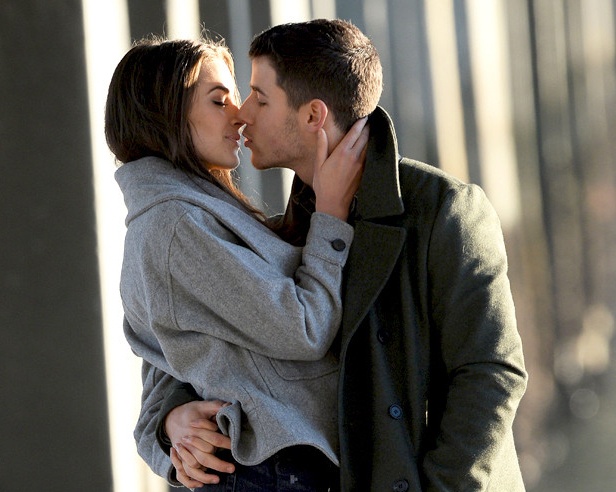 Nick Jonas quan quit ban gai Hoa hau Hoan vu trong MV hinh anh