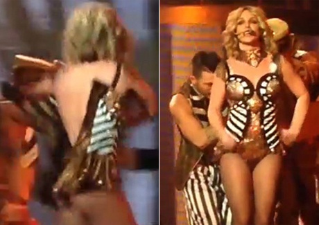 Britney Spears suyt tut vay tren san khau hinh anh