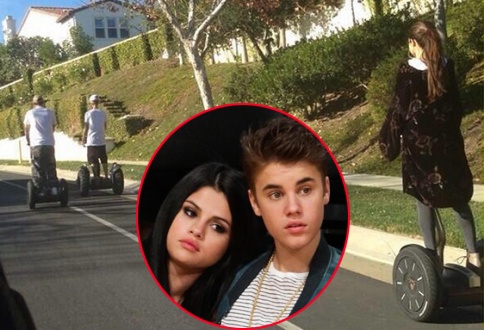 Justin Bieber bi bat gap di choi cung Selena Gomez hinh anh