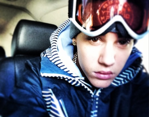 Justin Bieber gay buc xuc vi te bay hinh anh