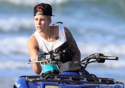 Justin Bieber bi khoi to vao ngay Valentine hinh anh