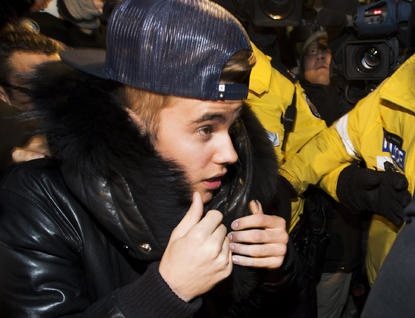 Justin Bieber doi mat voi toi hanh hung hinh anh