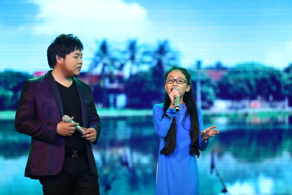 Clip ca khuc 'Hinh bong que nha' – Phuong My Chi hinh anh