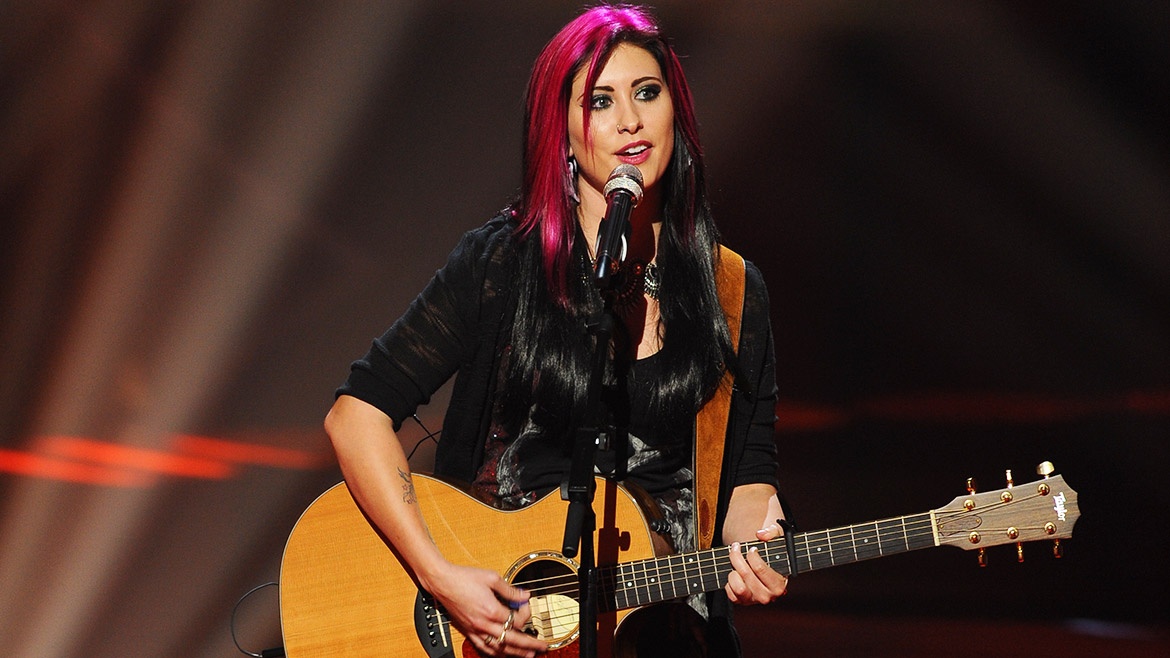 Jessica Meuse - Drink a Beer hinh anh