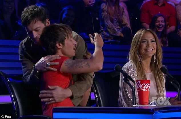 Giam khao American Idol bi la o vi che thi sinh hinh anh