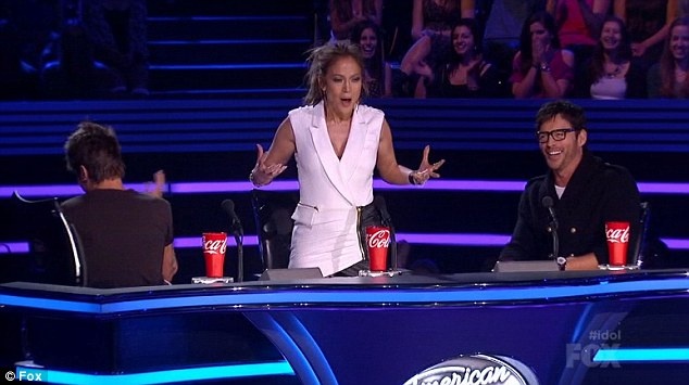 Giam khao Idol cai nhau gay gat tren ghe nong hinh anh