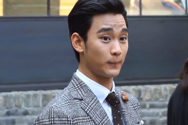 Kim Soo Hyun lam kho fan Trung Quoc hinh anh