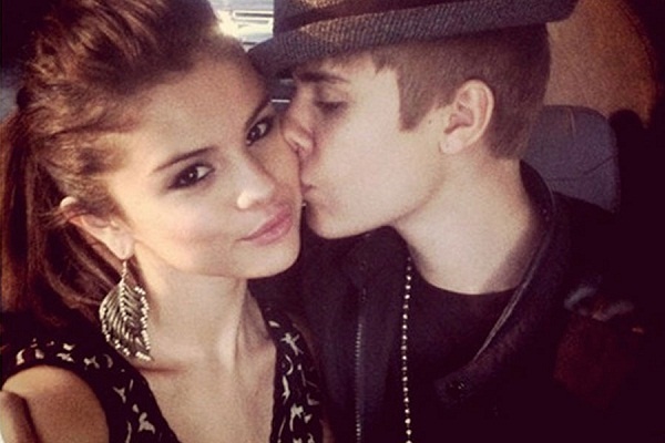Justin Bieber hat ve Selena Gomez trong ca khuc moi hinh anh