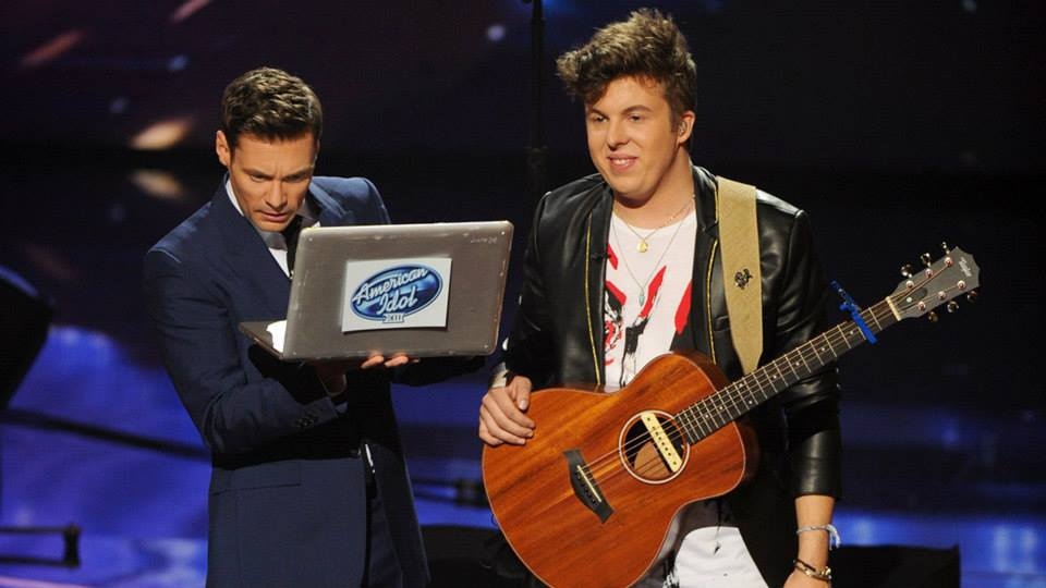 Niall Horan (1D) nhan tin co vu thi sinh American Idol hinh anh